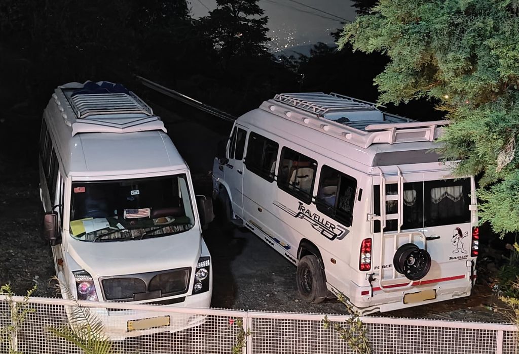 Tempo Traveller (9–17 Seater)